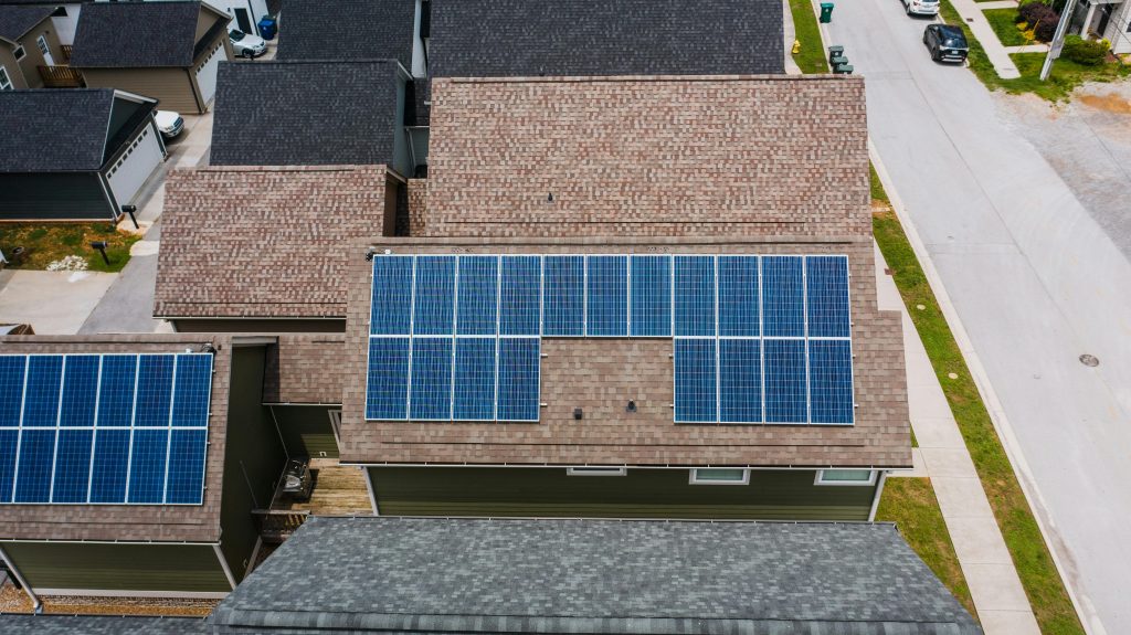 Pros and Cons of Installing Solar Panels on Metal Buildings